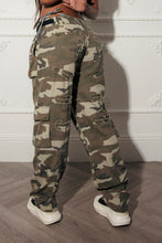 Load image into Gallery viewer, Women&#39;s Cargo Pants - Camo