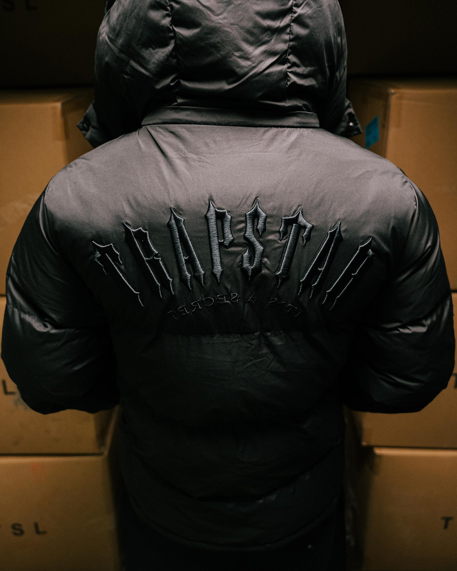 AW25 Irongate Arch Puffer - Blackout