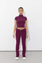 Load image into Gallery viewer, Women&#39;s Jacquard Fitted Trousers - Burgundy Pink